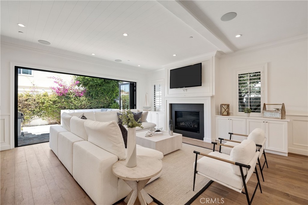 2001 Oak Avenue
