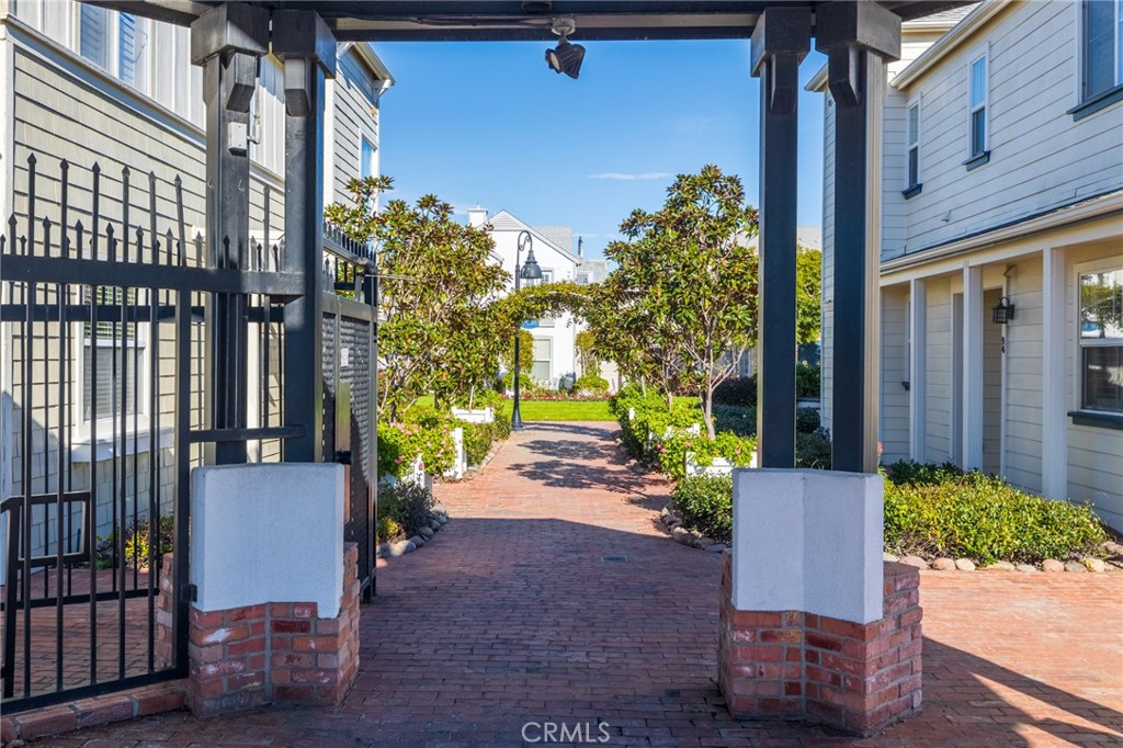 1800 S Pacific Coast Highway 59