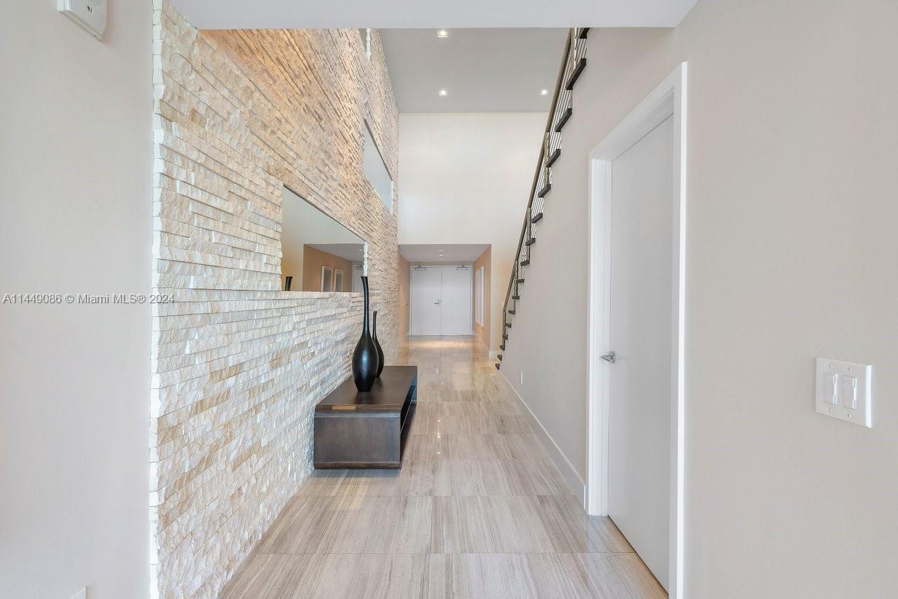6899 Collins Ave Unit: 404