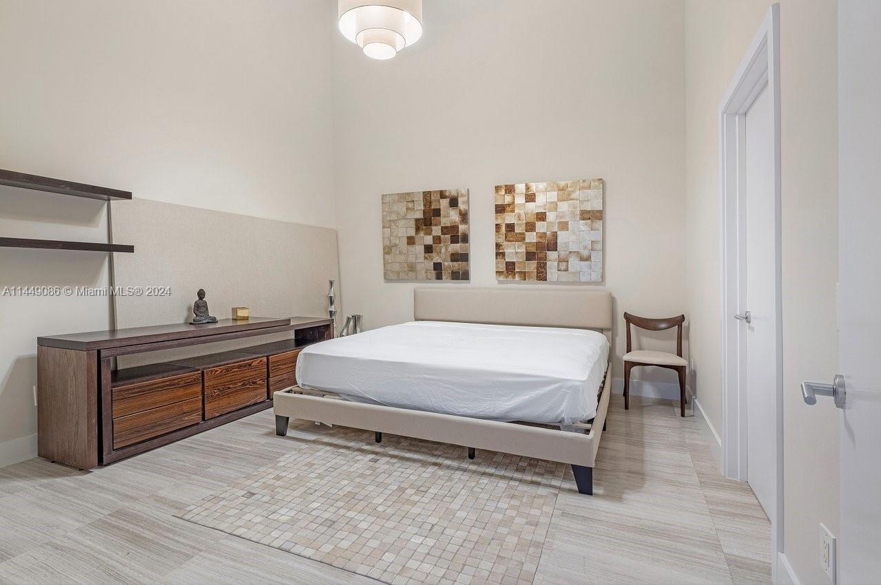 6899 Collins Ave Unit: 404