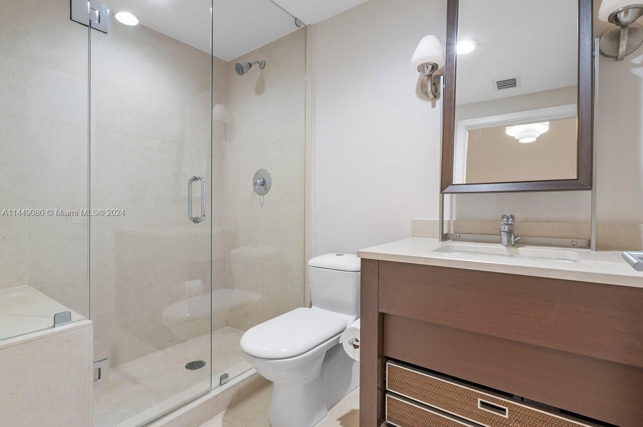 6899 Collins Ave Unit: 404