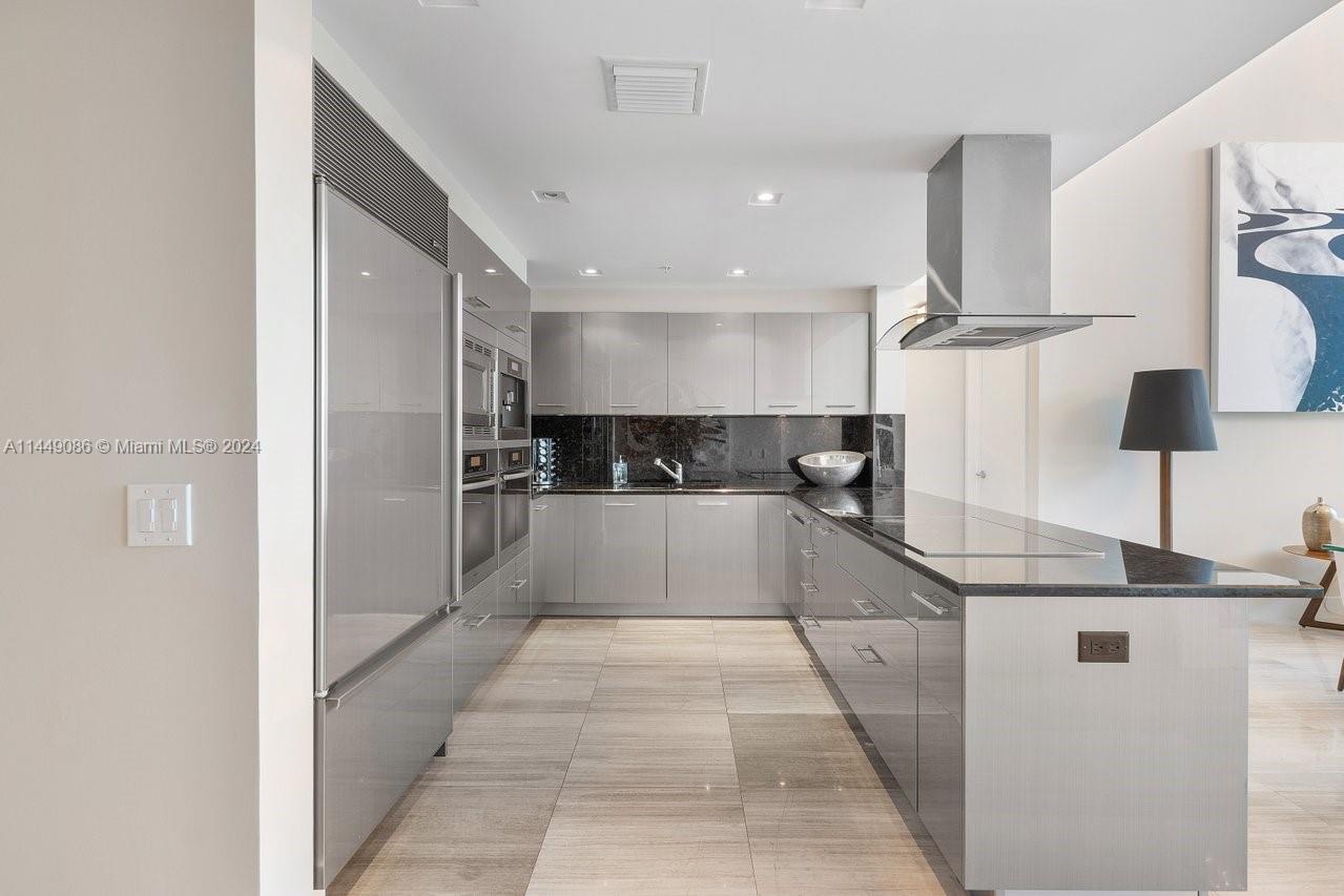 6899 Collins Ave Unit: 404