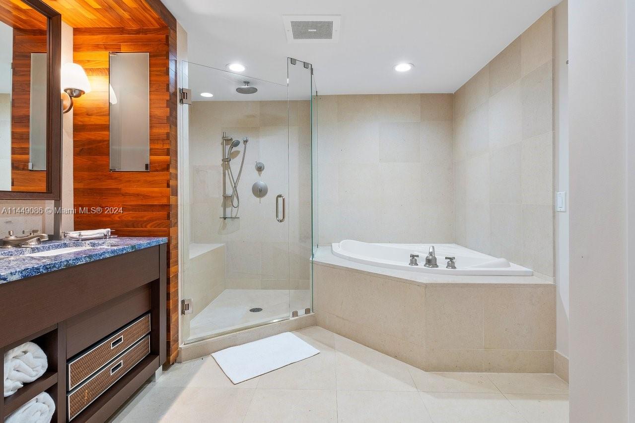 6899 Collins Ave Unit: 404