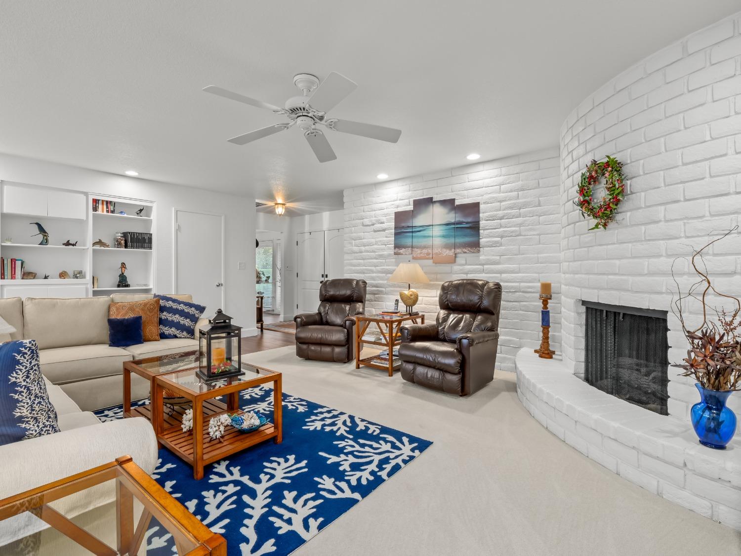 2848 W Locust Avenue