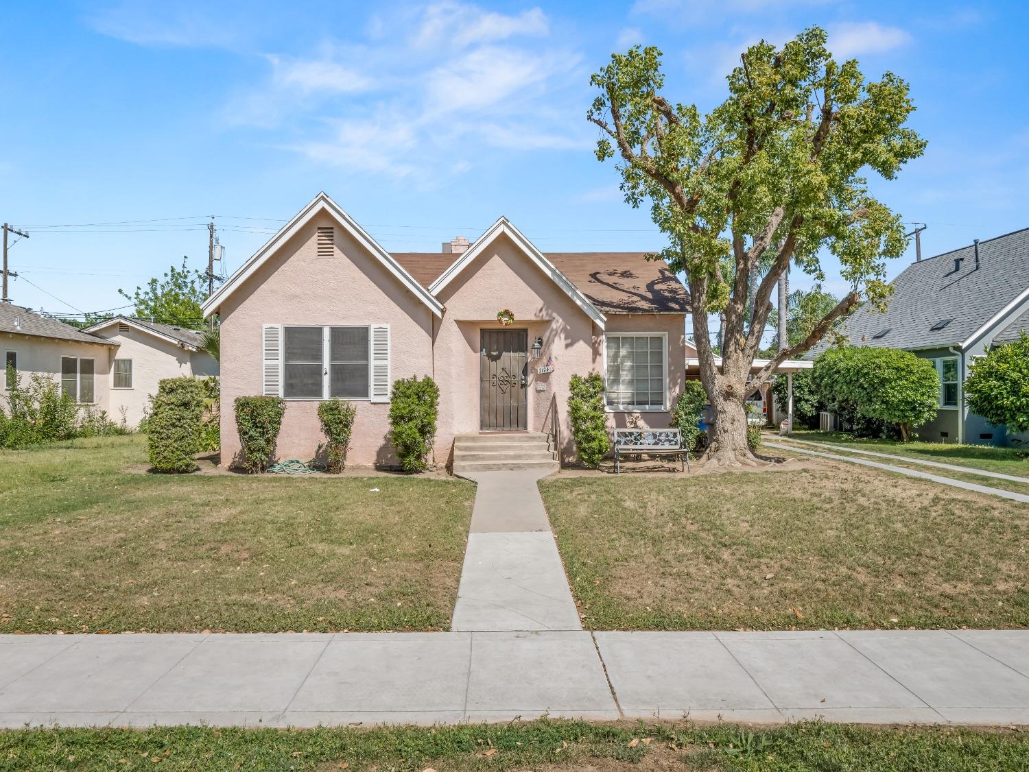 2124 N Vagedes Avenue