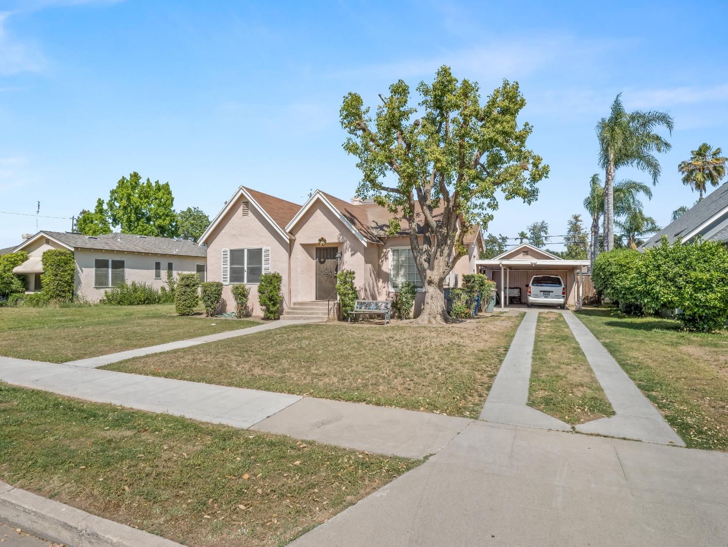 2124 N Vagedes Avenue