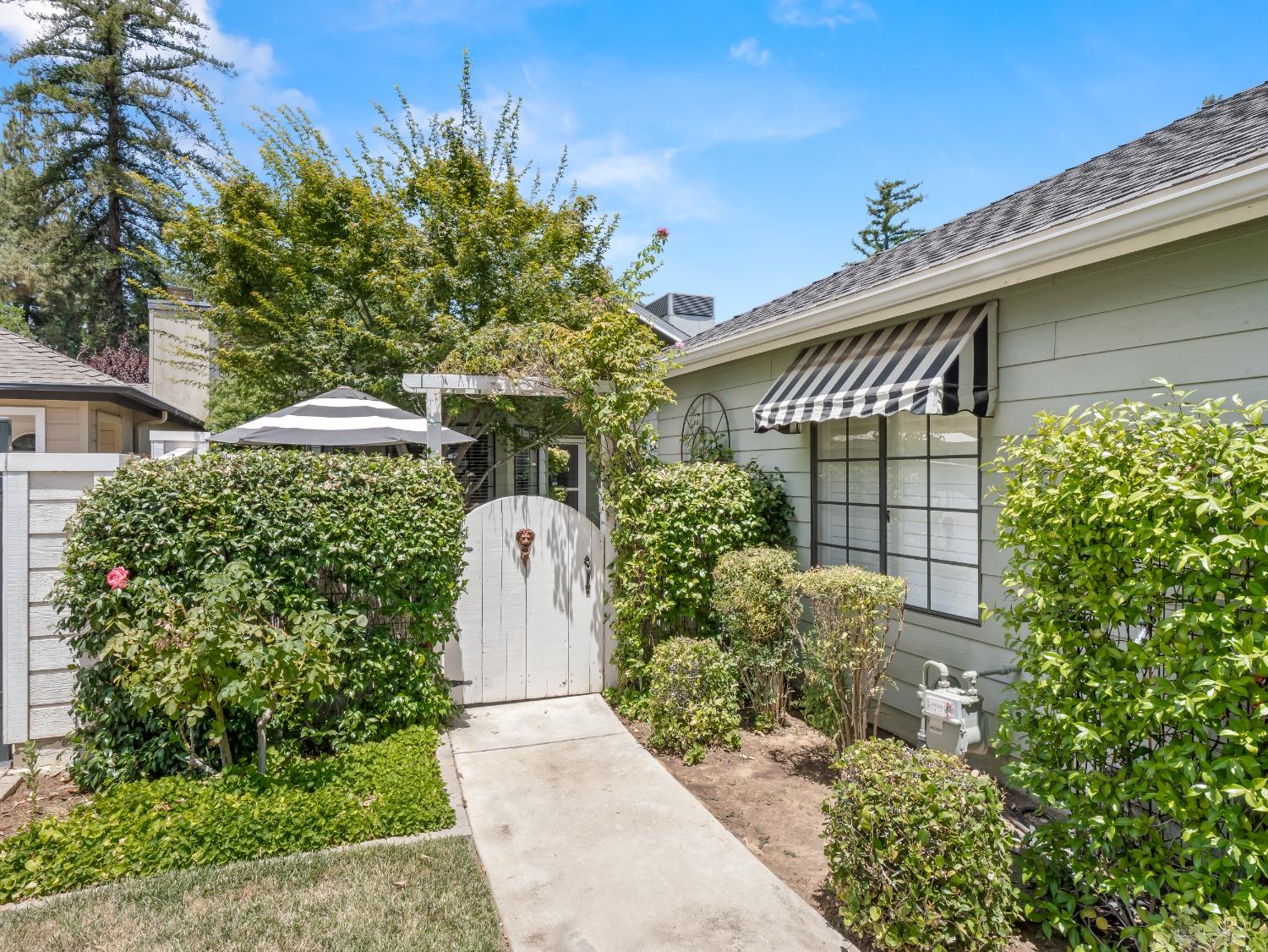 3744 W Beechwood Avenue