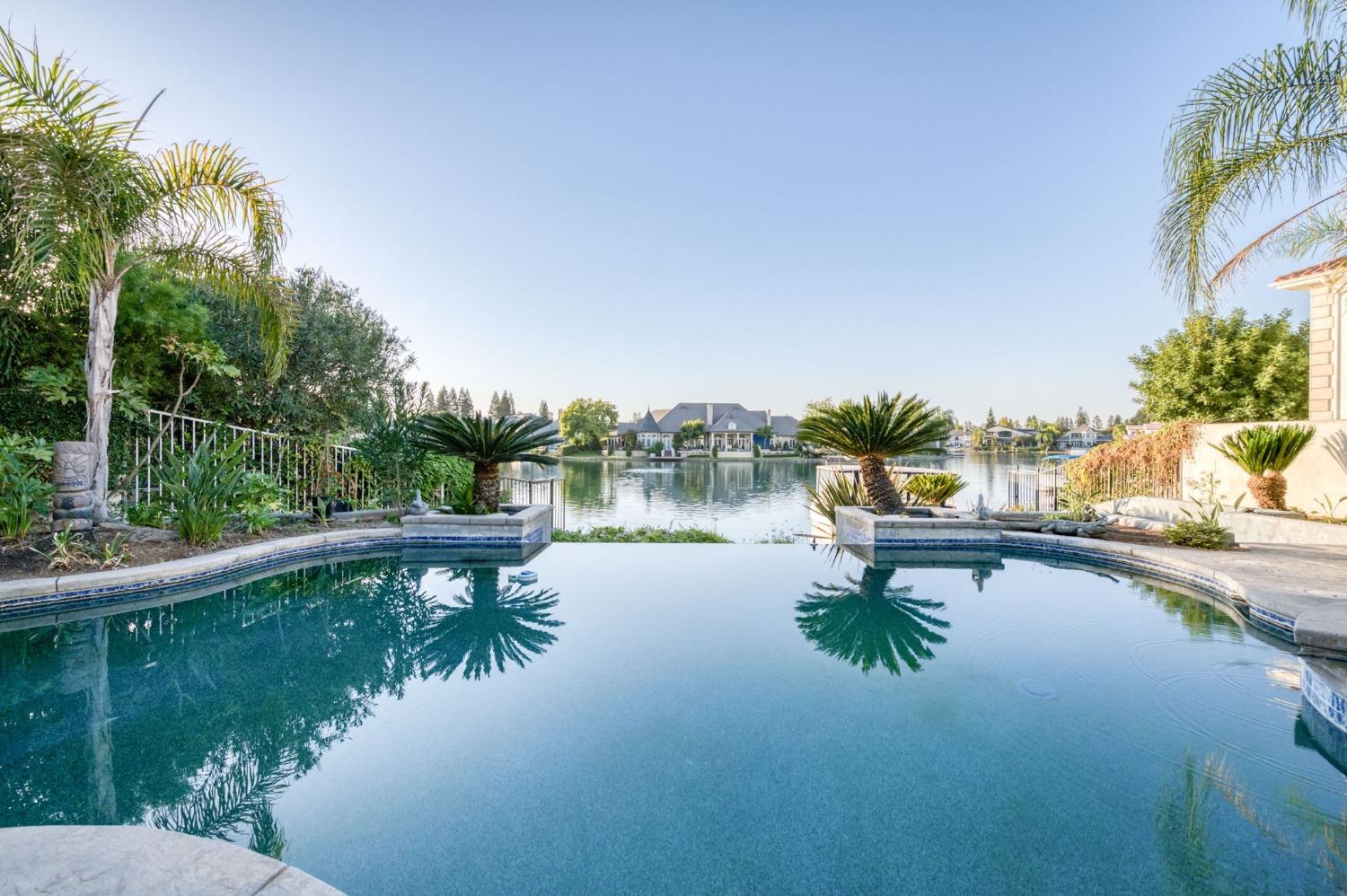 2723 W Lake Van Ness Circle