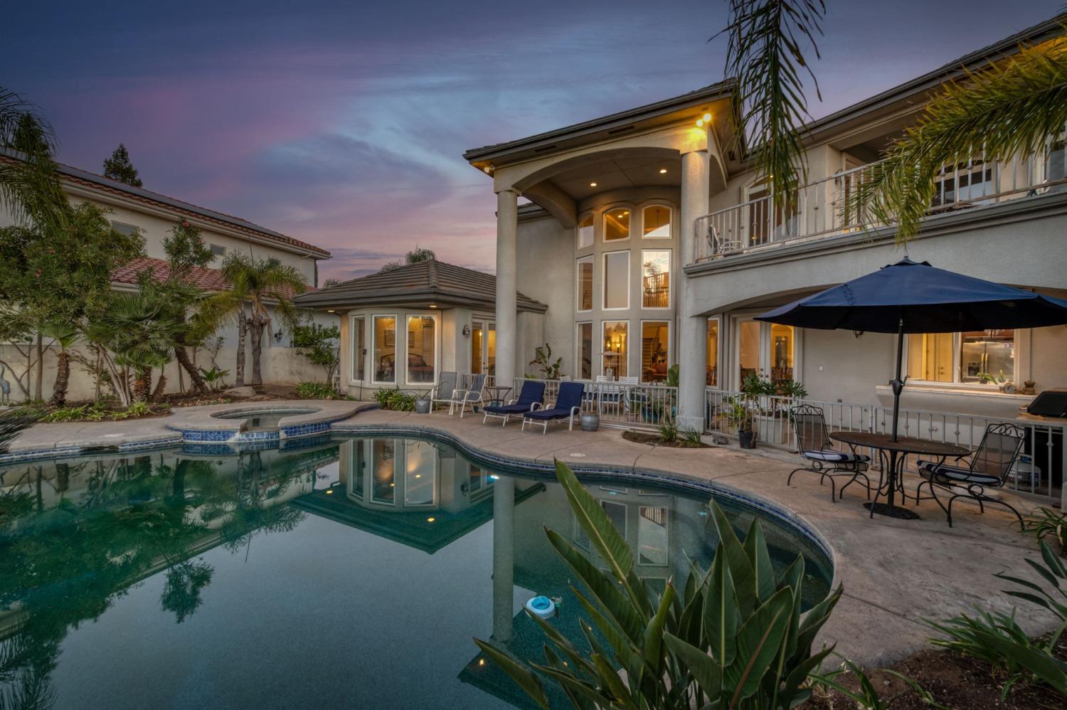 2723 W Lake Van Ness Circle