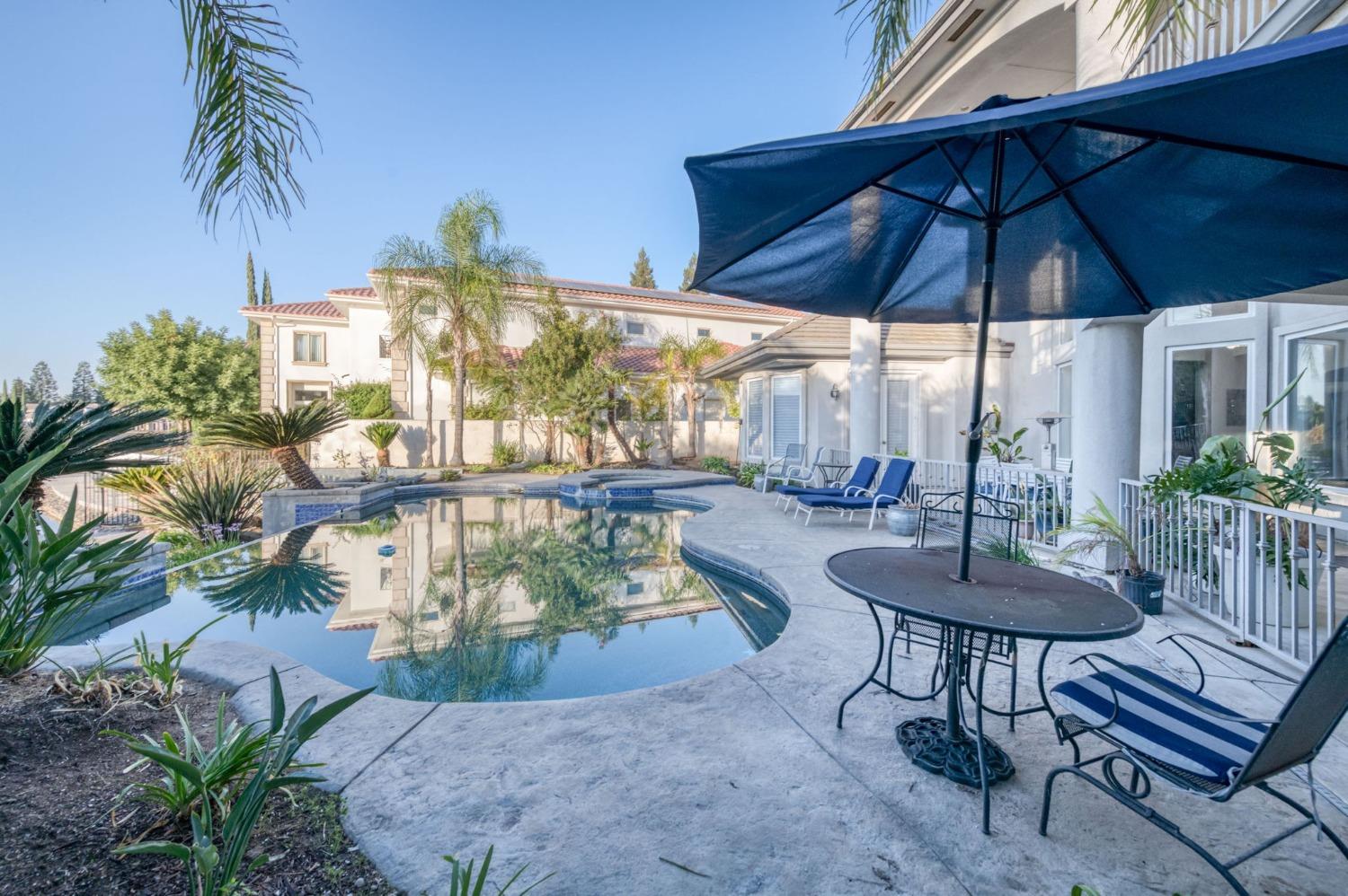 2723 W Lake Van Ness Circle