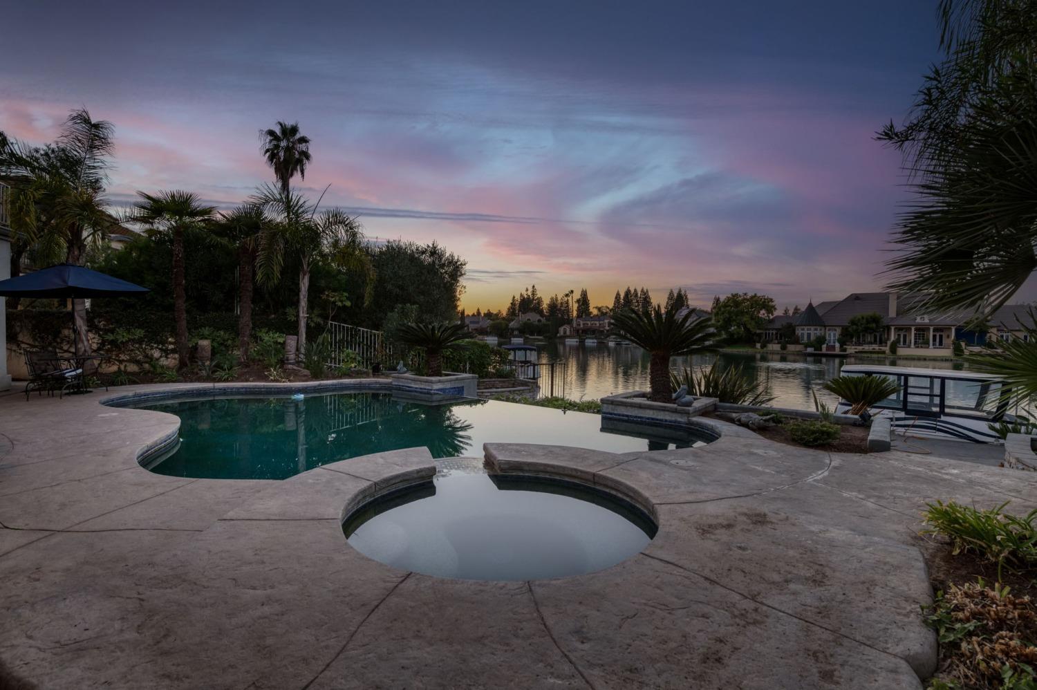 2723 W Lake Van Ness Circle
