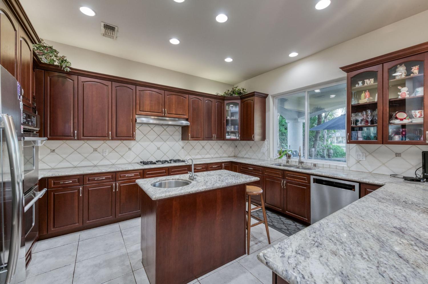 2723 W Lake Van Ness Circle