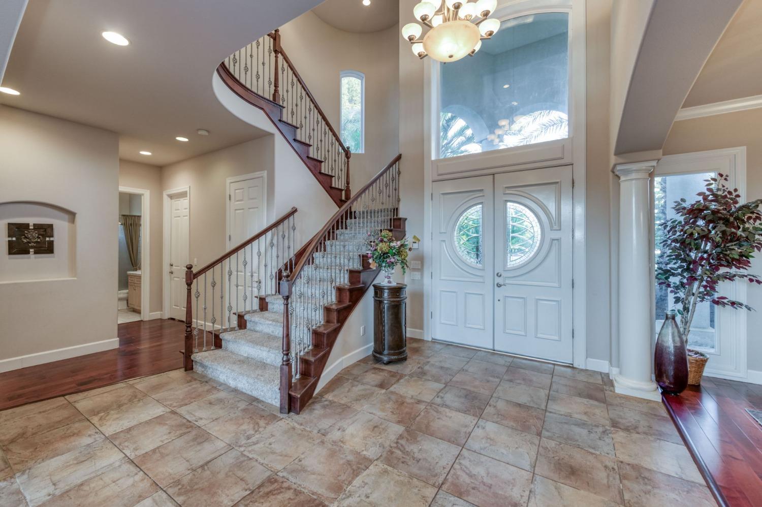 2723 W Lake Van Ness Circle