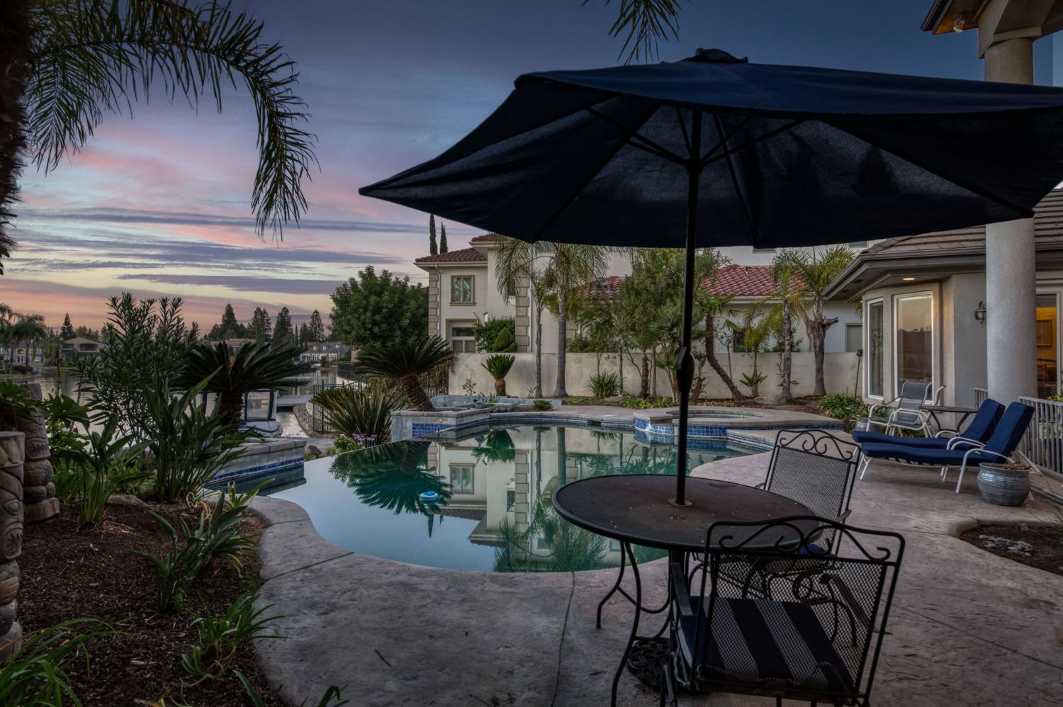 2723 W Lake Van Ness Circle