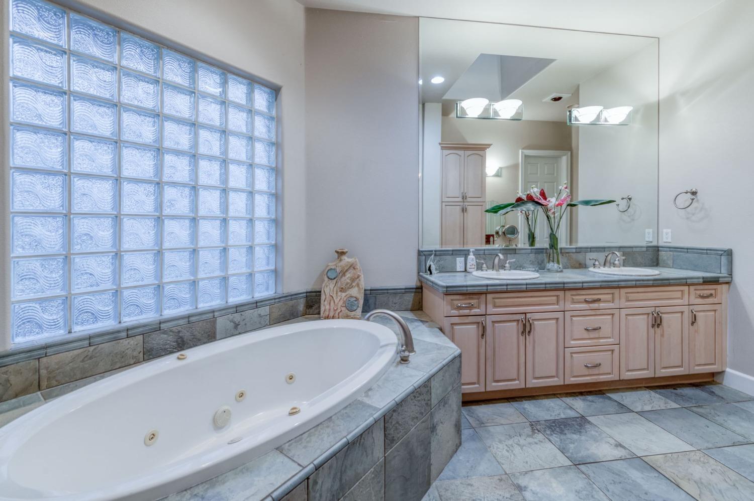 2723 W Lake Van Ness Circle