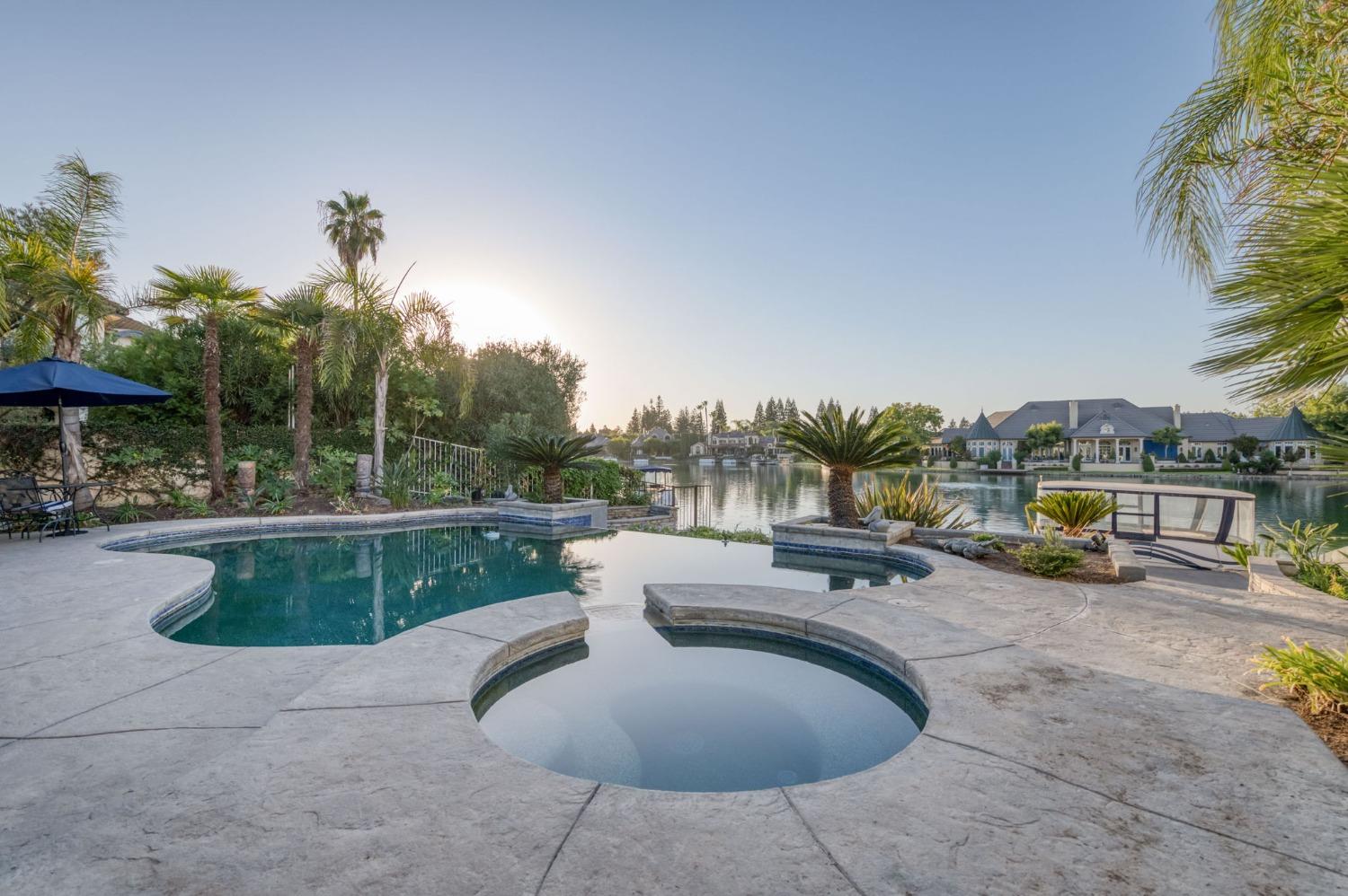 2723 W Lake Van Ness Circle