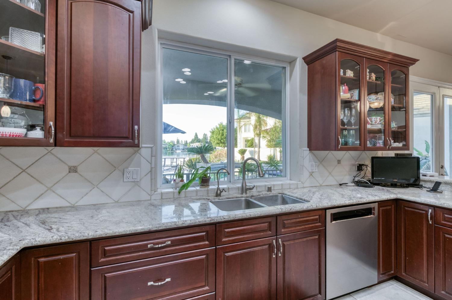 2723 W Lake Van Ness Circle