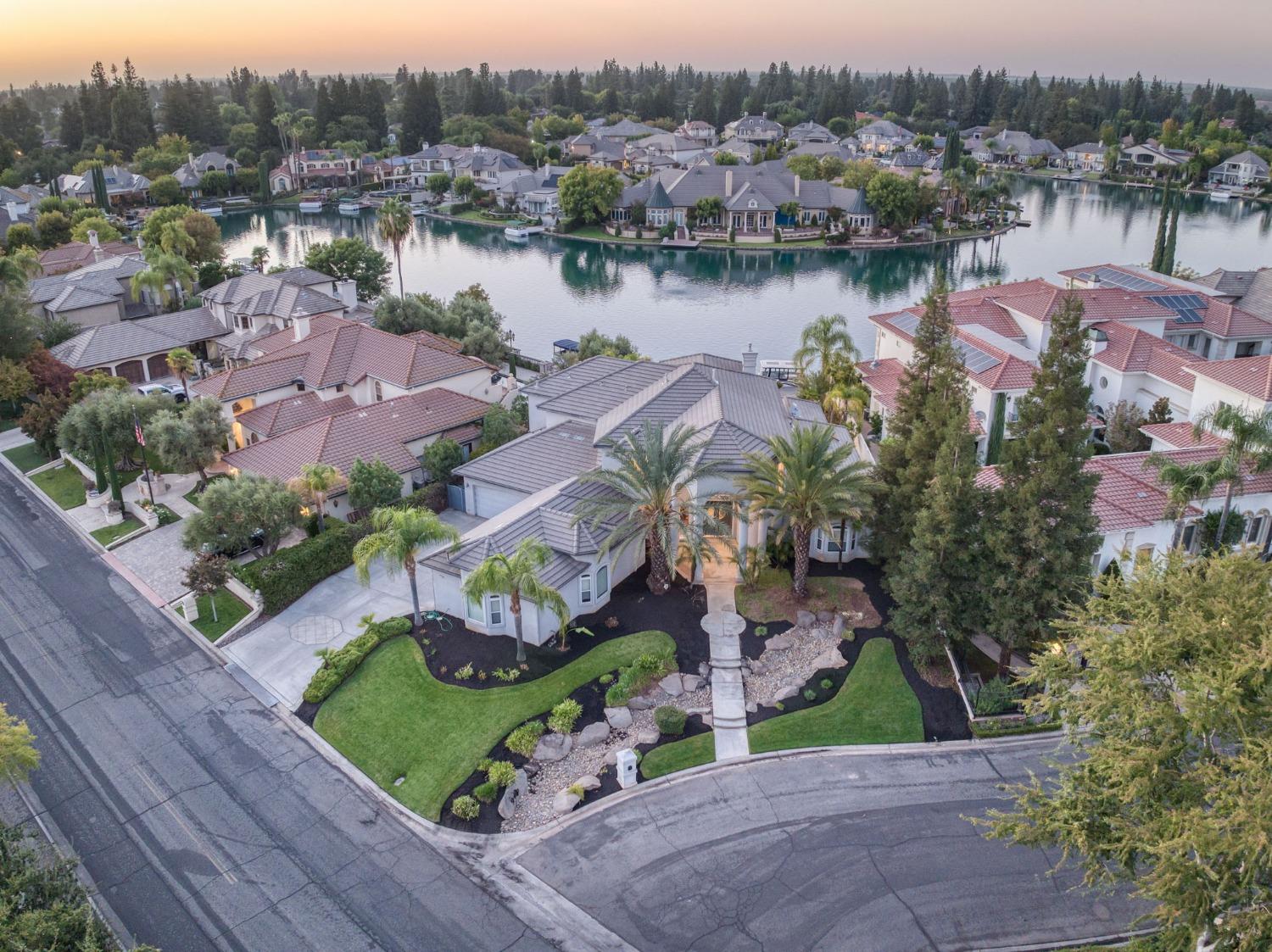 2723 W Lake Van Ness Circle