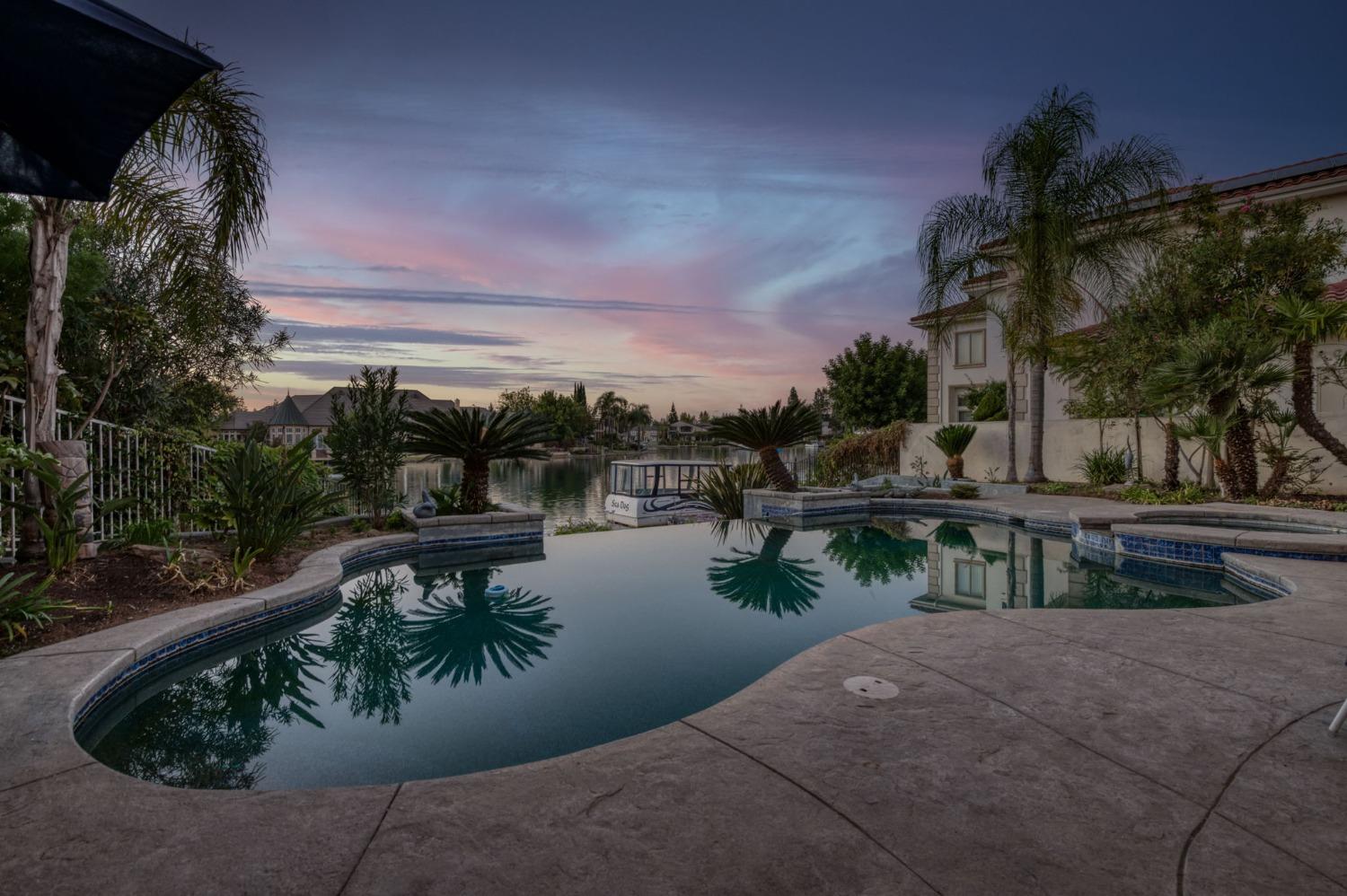2723 W Lake Van Ness Circle