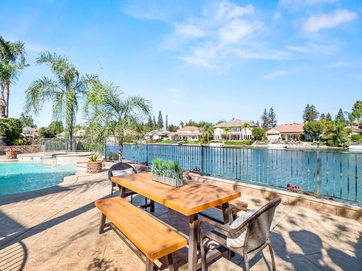 2567 W Lake Van Ness Circle