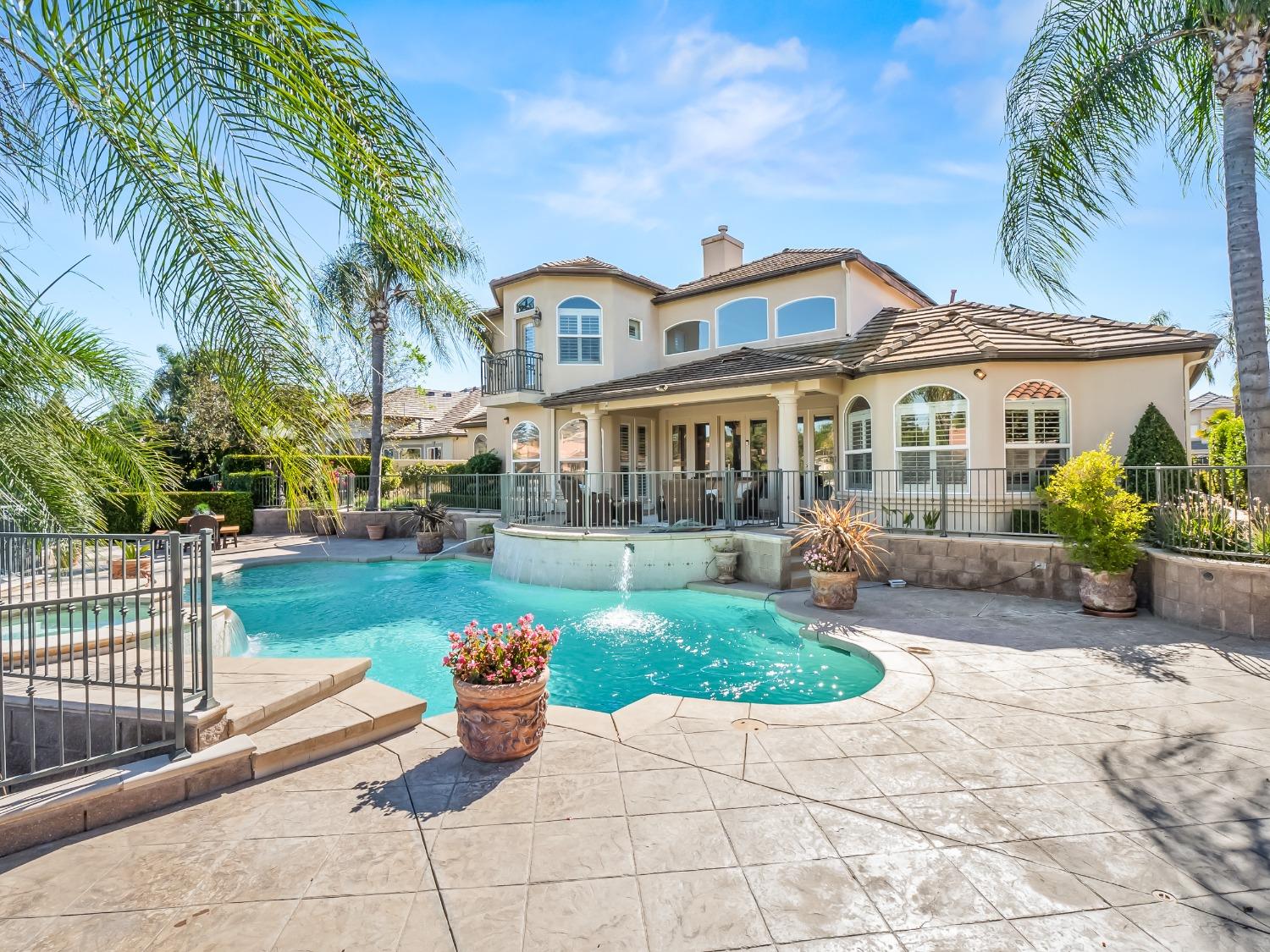 2567 W Lake Van Ness Circle