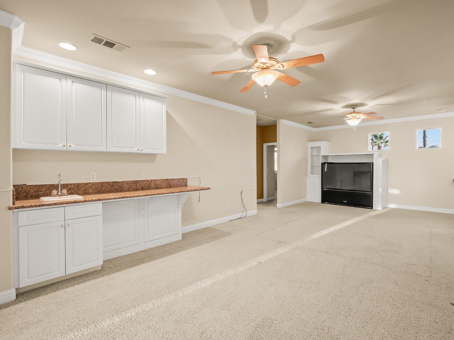 2567 W Lake Van Ness Circle