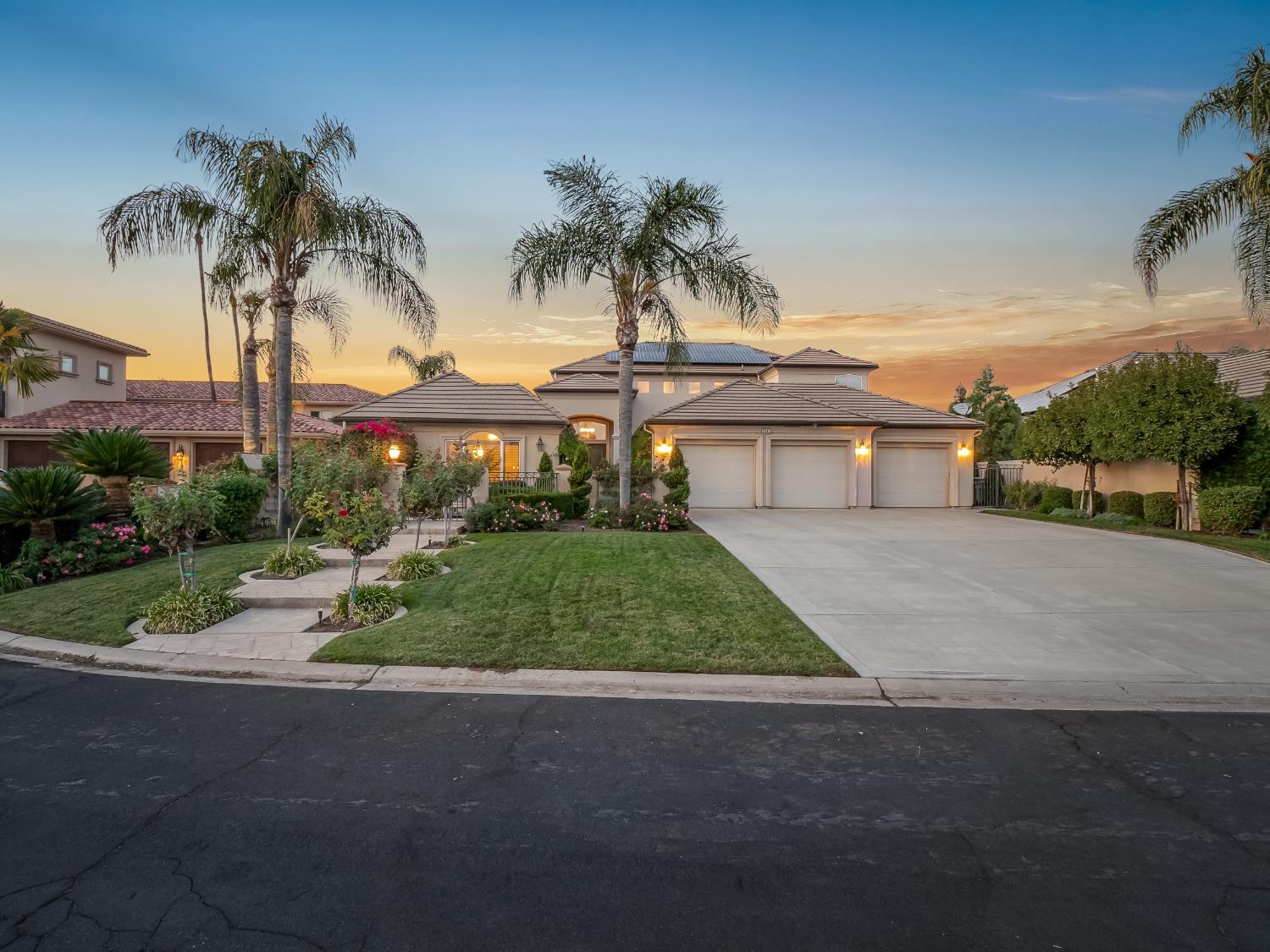 2567 W Lake Van Ness Circle
