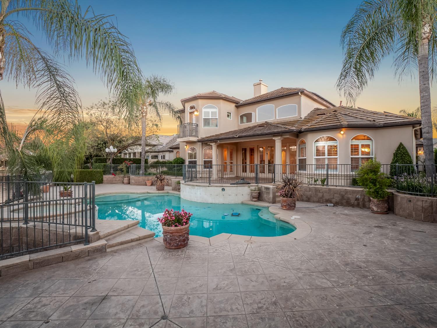 2567 W Lake Van Ness Circle