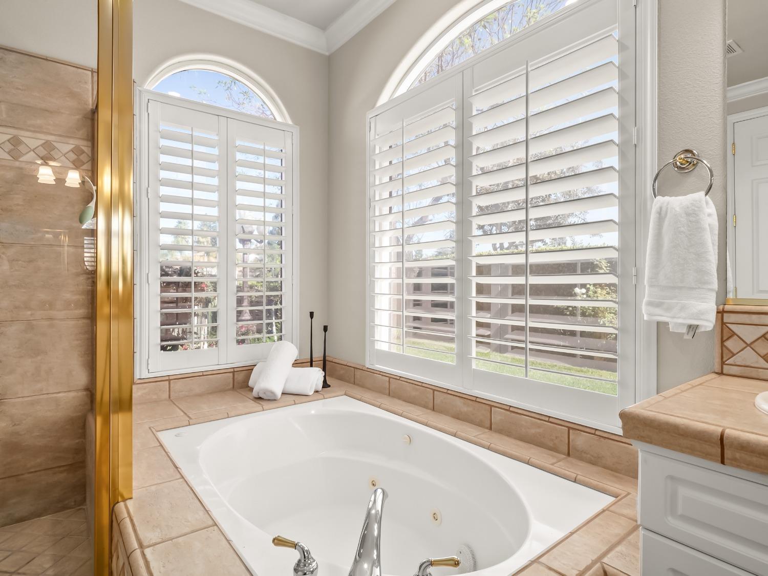 2567 W Lake Van Ness Circle