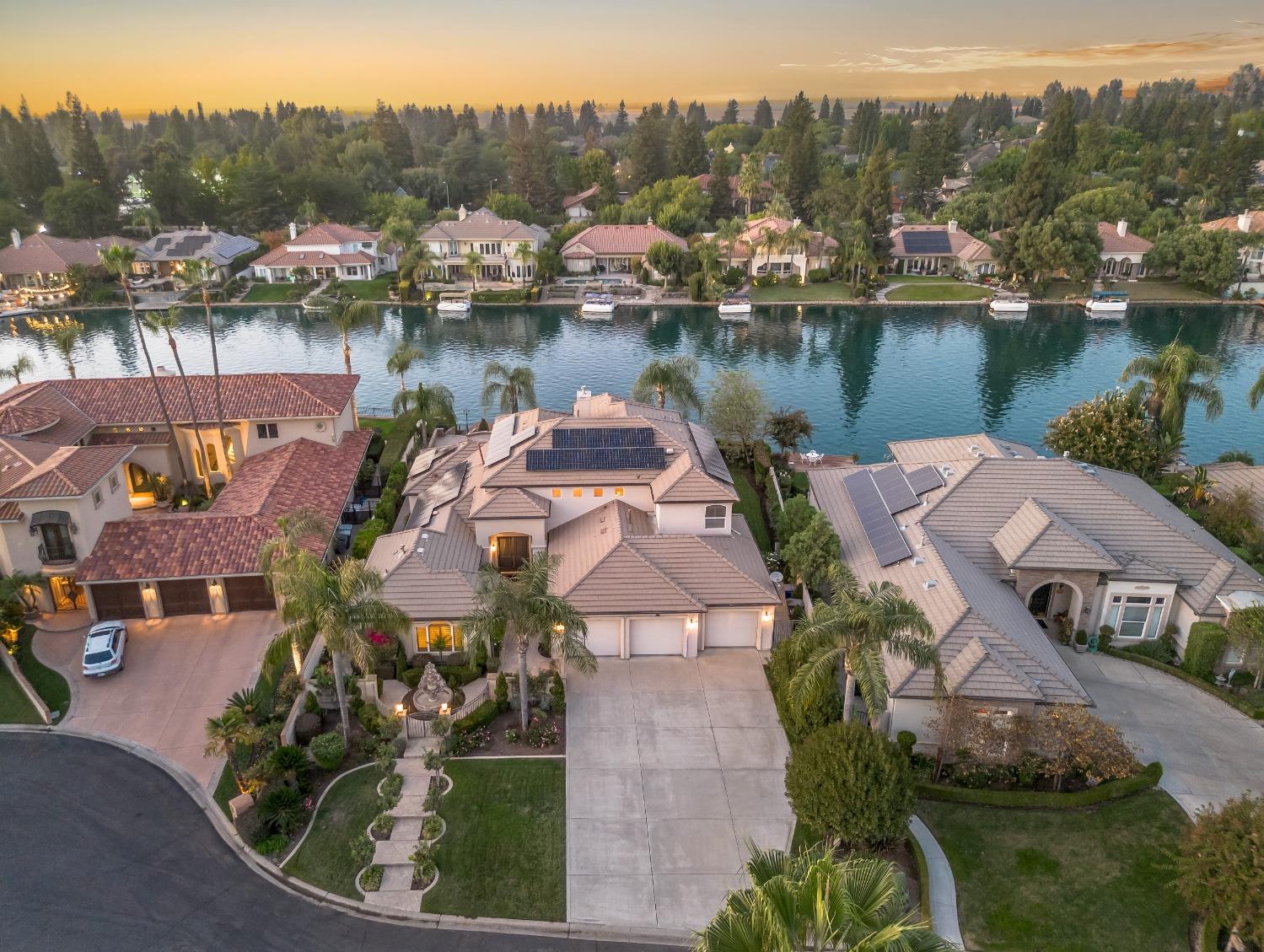 2567 W Lake Van Ness Circle