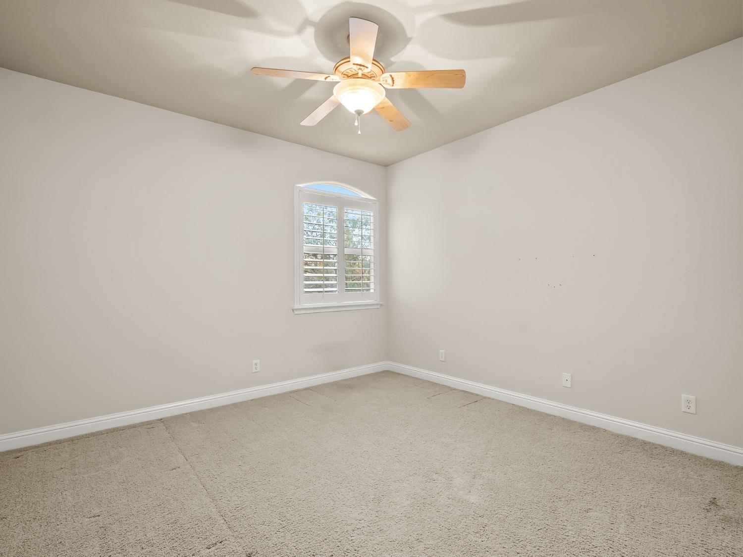 2567 W Lake Van Ness Circle