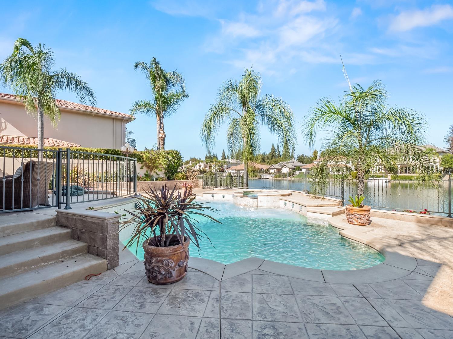 2567 W Lake Van Ness Circle
