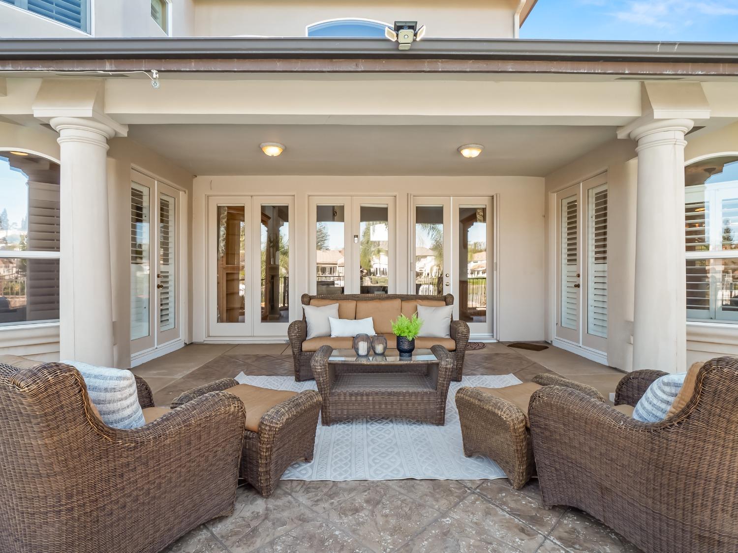 2567 W Lake Van Ness Circle