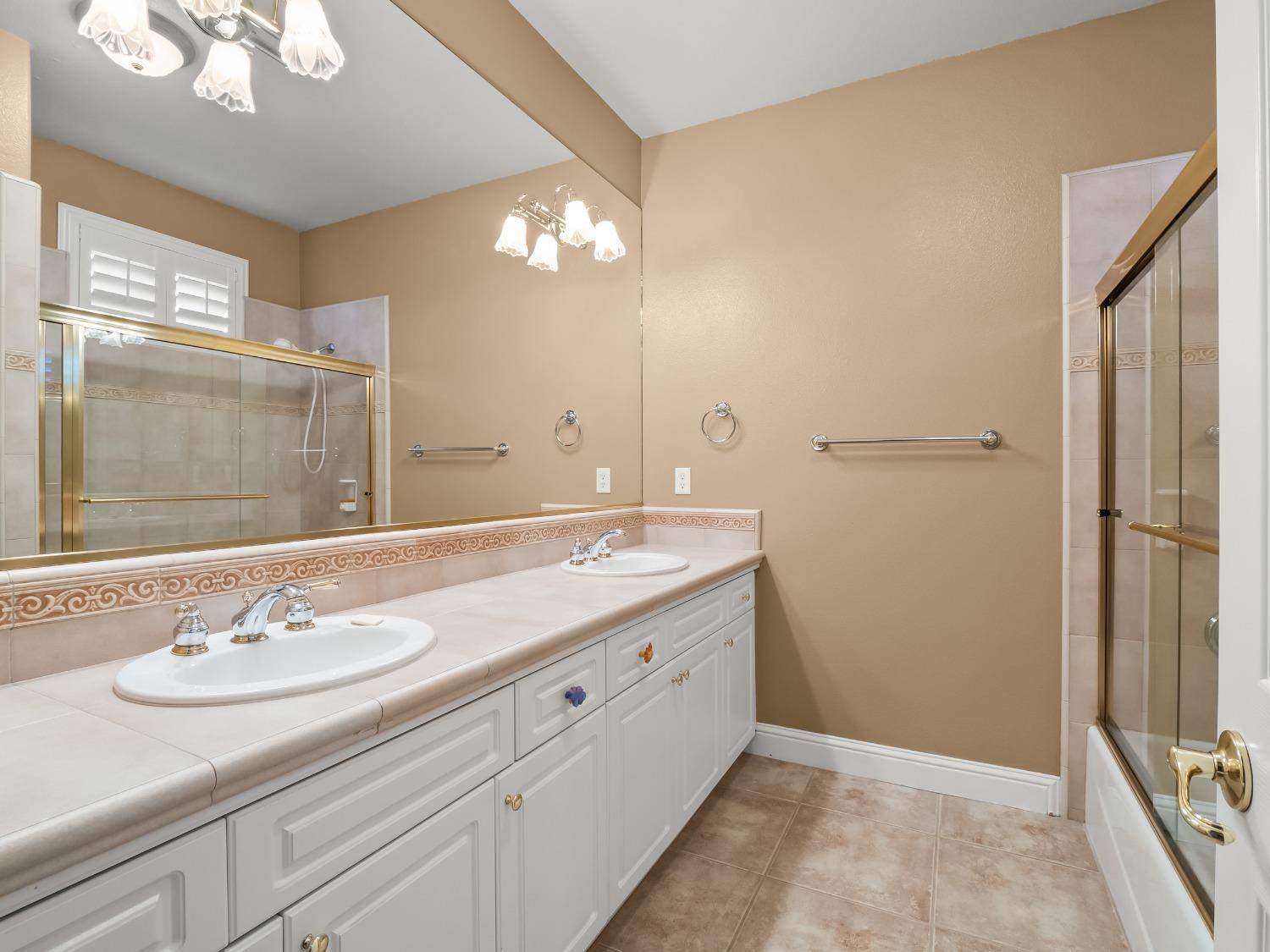 2567 W Lake Van Ness Circle