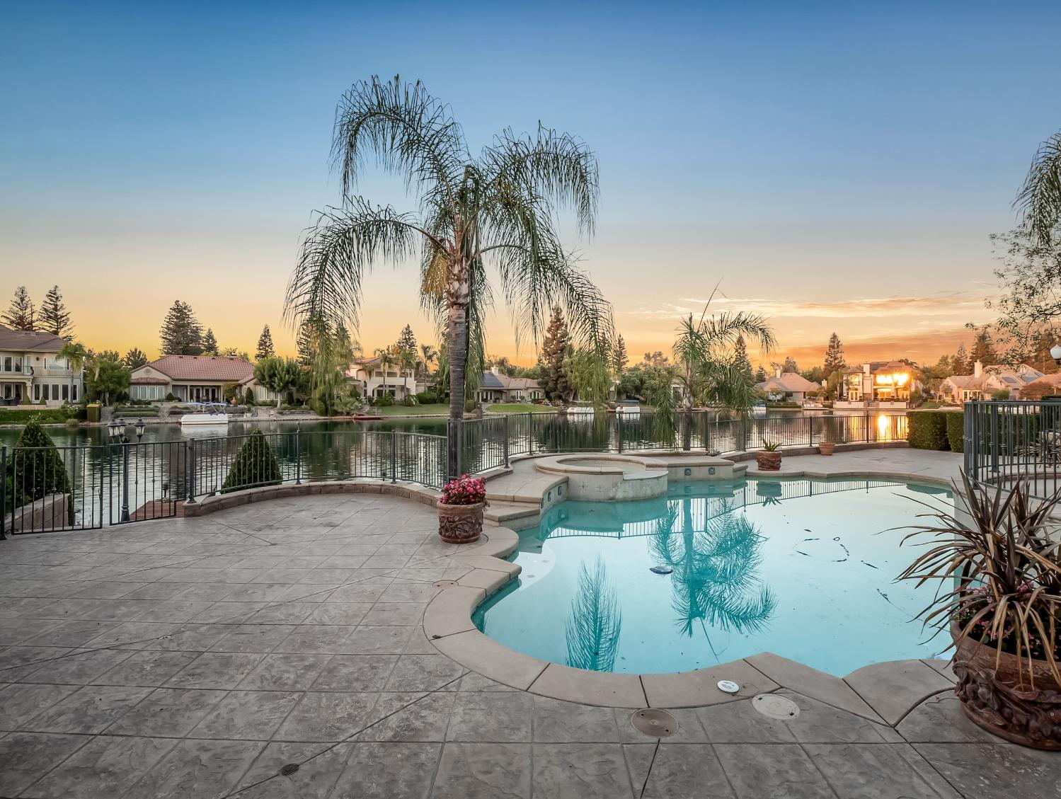 2567 W Lake Van Ness Circle