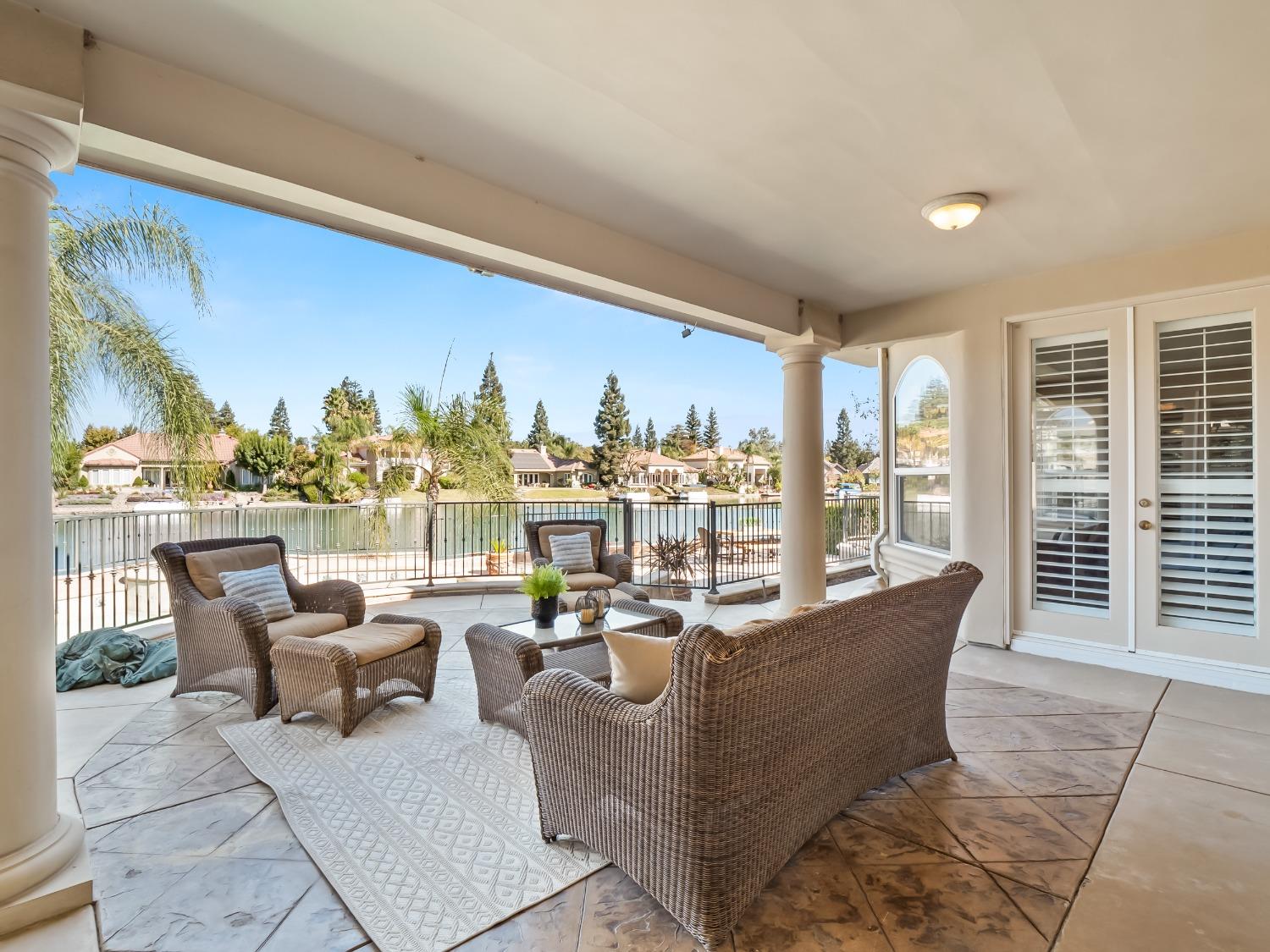2567 W Lake Van Ness Circle