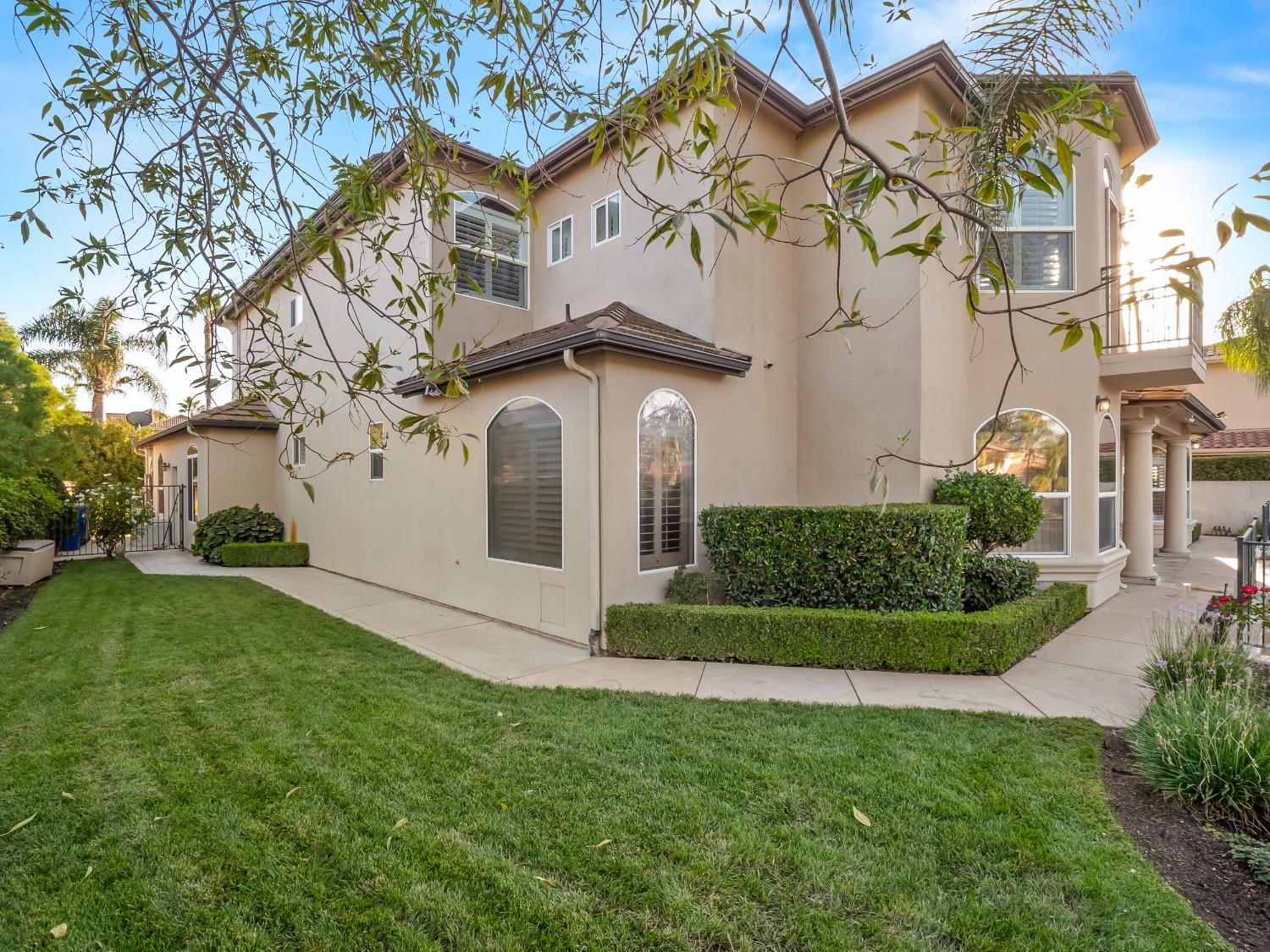2567 W Lake Van Ness Circle