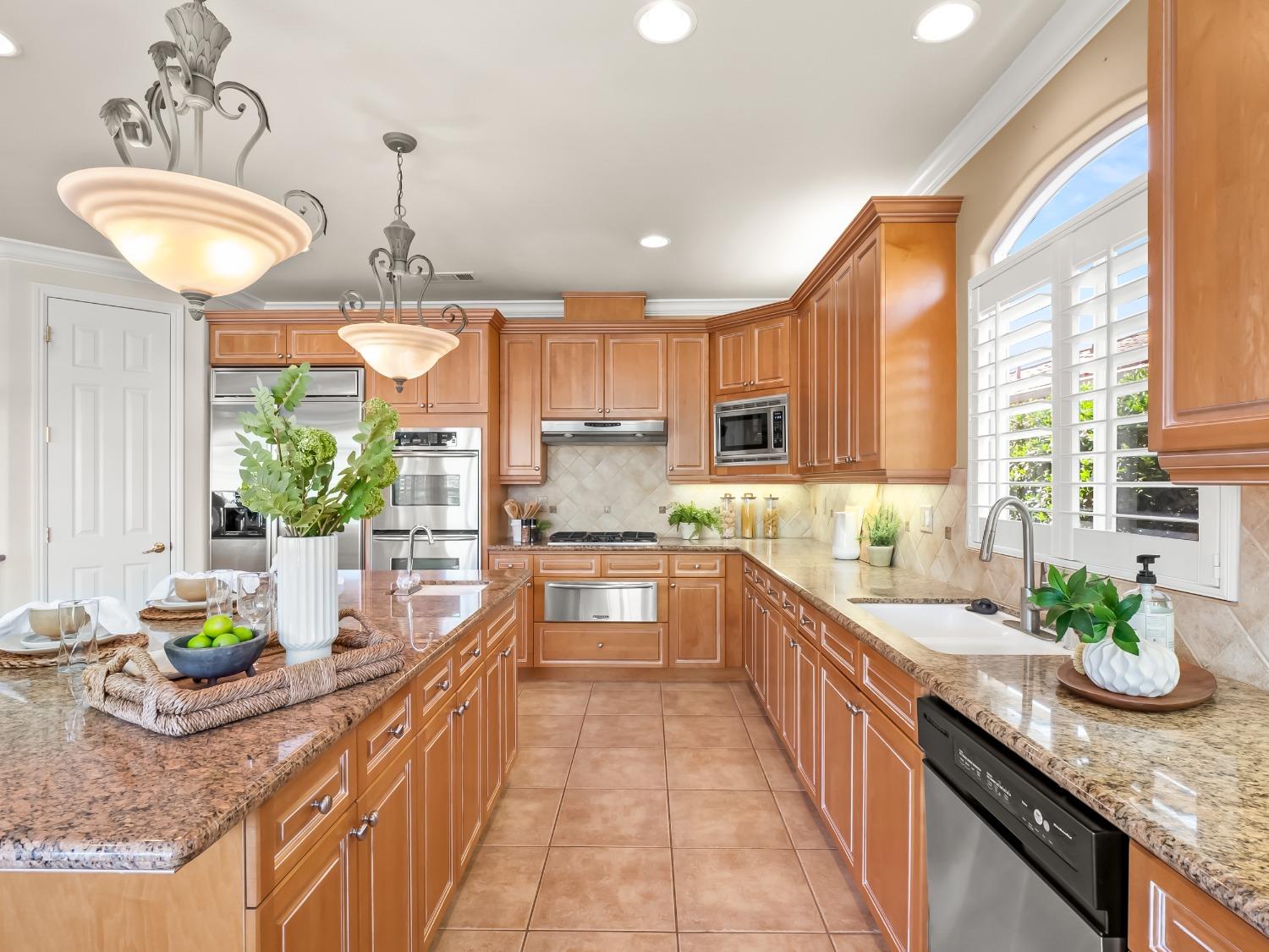2567 W Lake Van Ness Circle