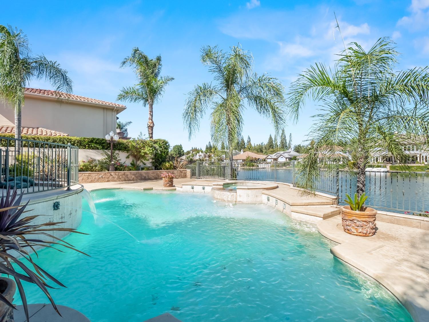 2567 W Lake Van Ness Circle