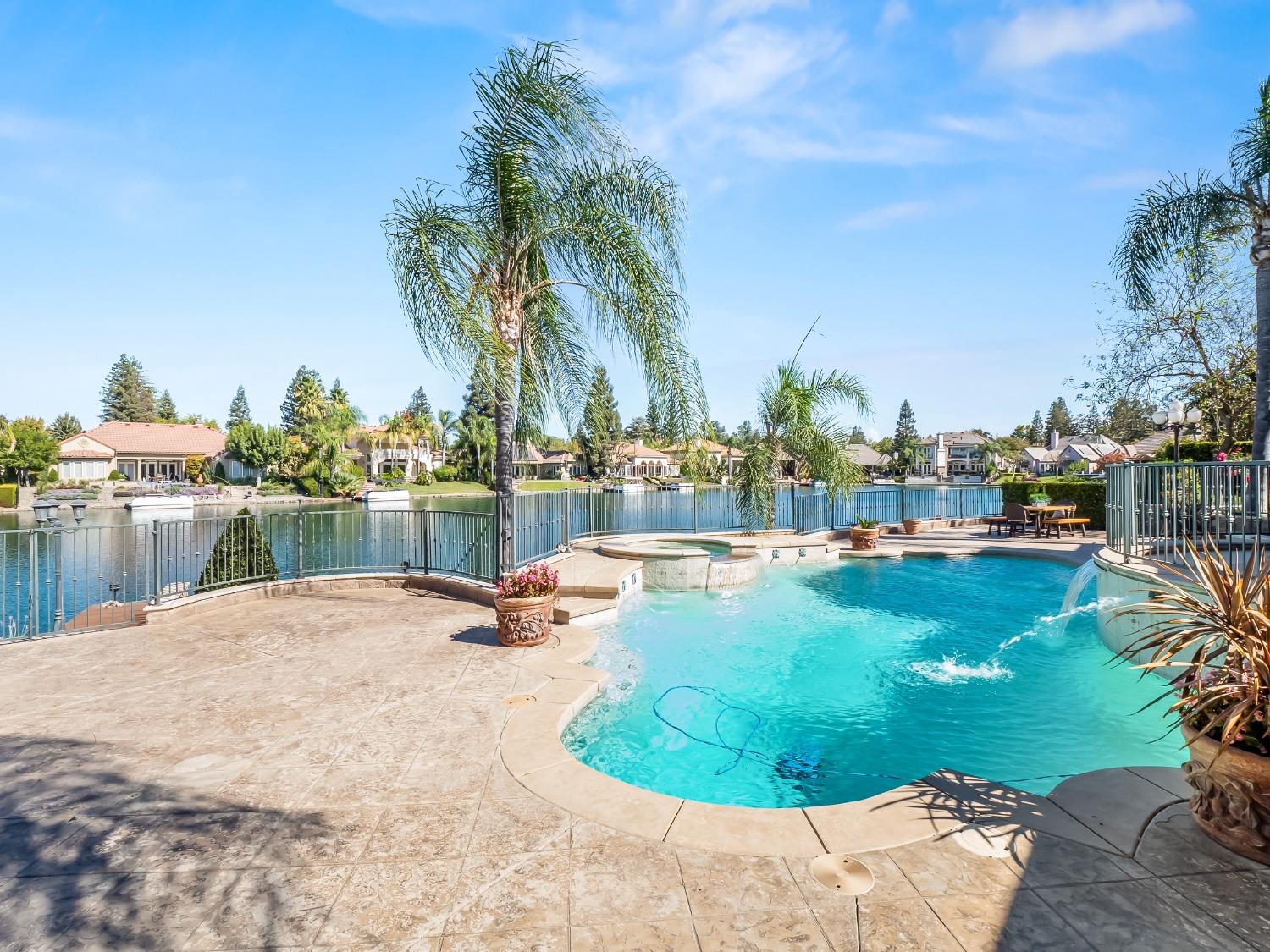 2567 W Lake Van Ness Circle