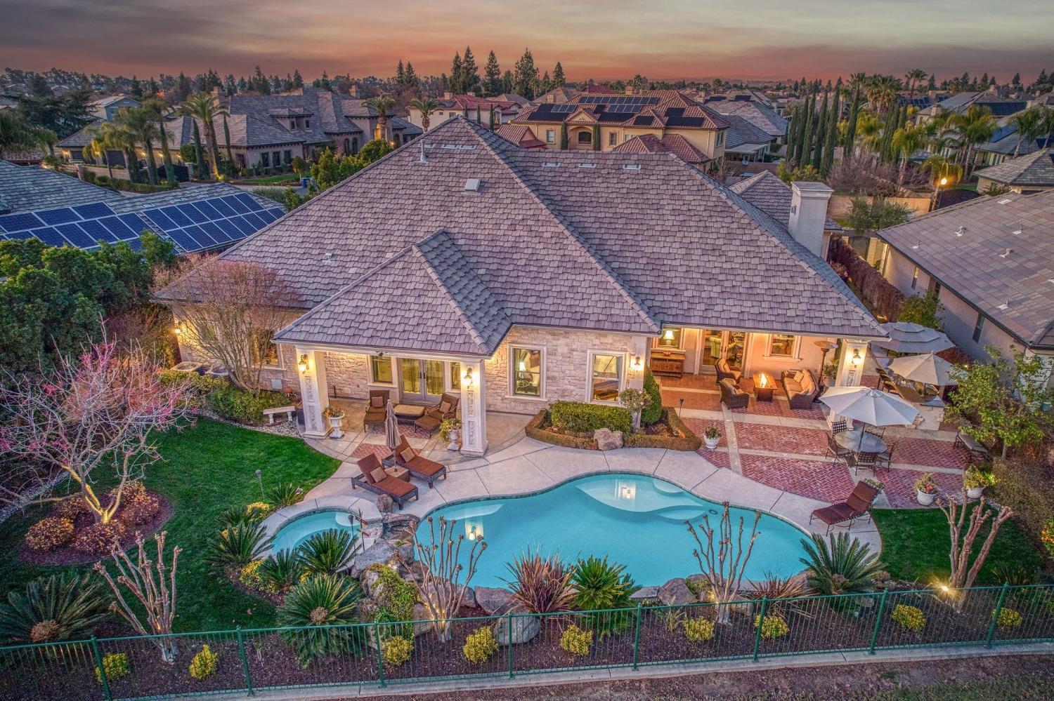 2027 E Glengarry Way