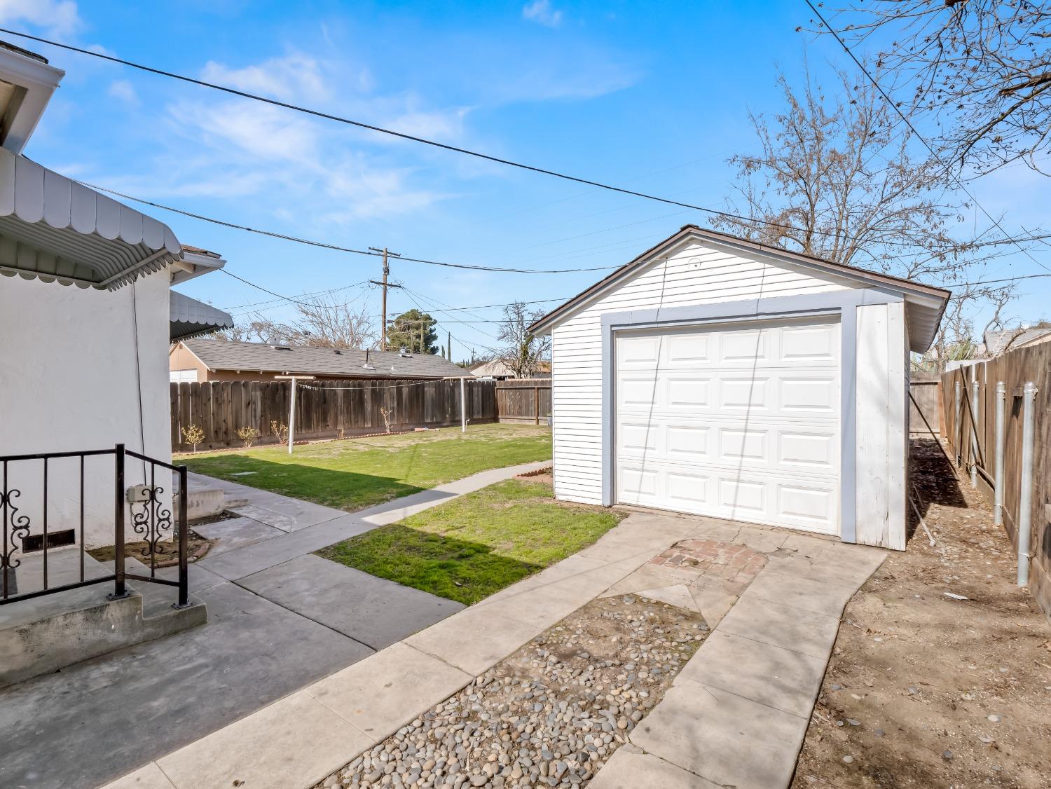 3621 E Mckenzie Avenue