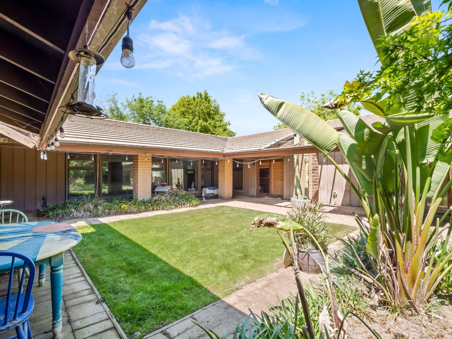 2414 Country Club Lane