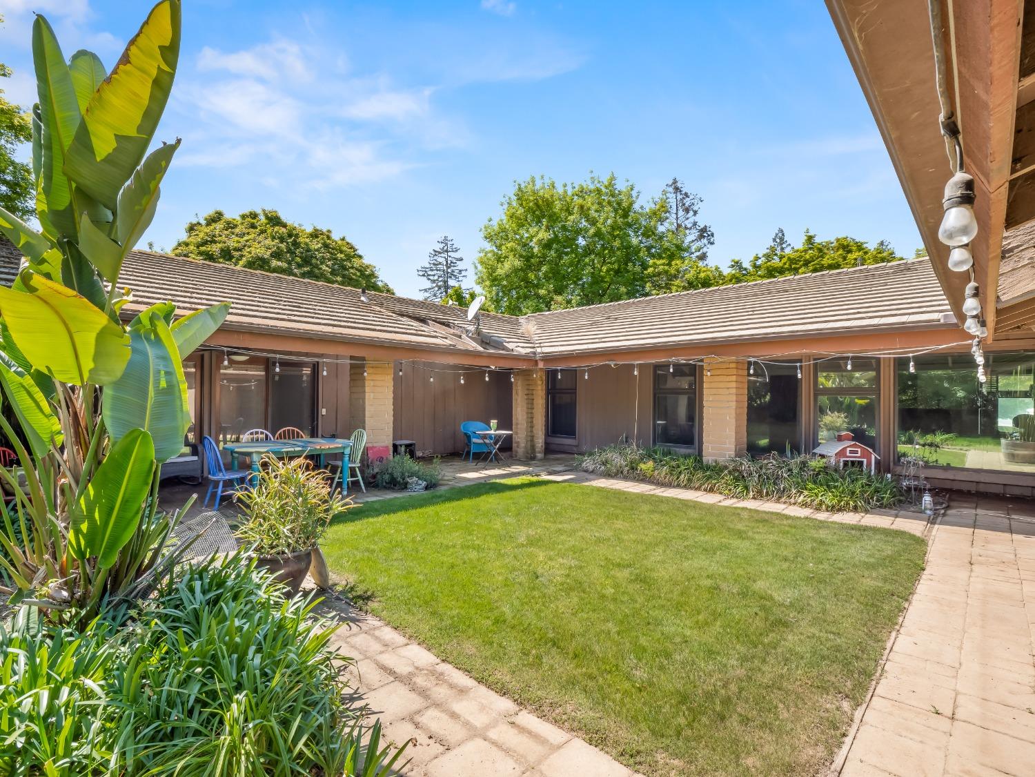 2414 Country Club Lane