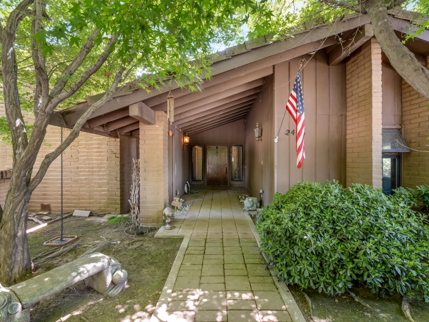 2414 Country Club Lane