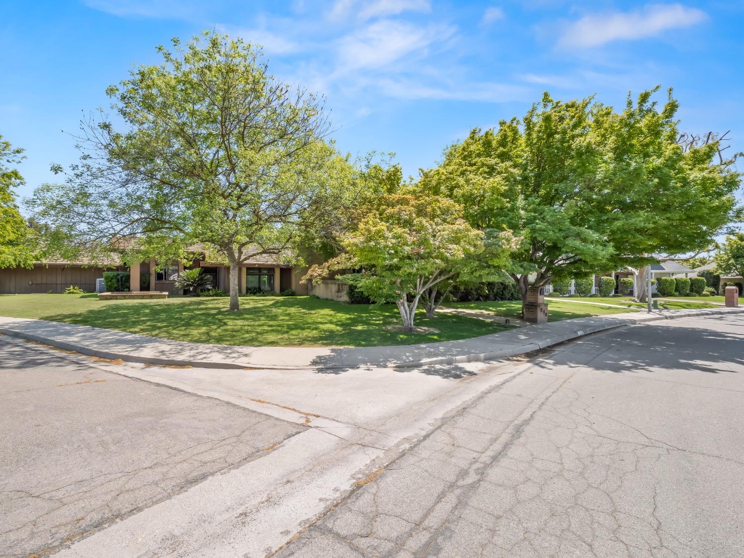2414 Country Club Lane