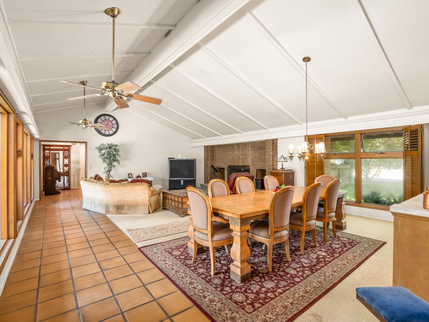 2414 Country Club Lane