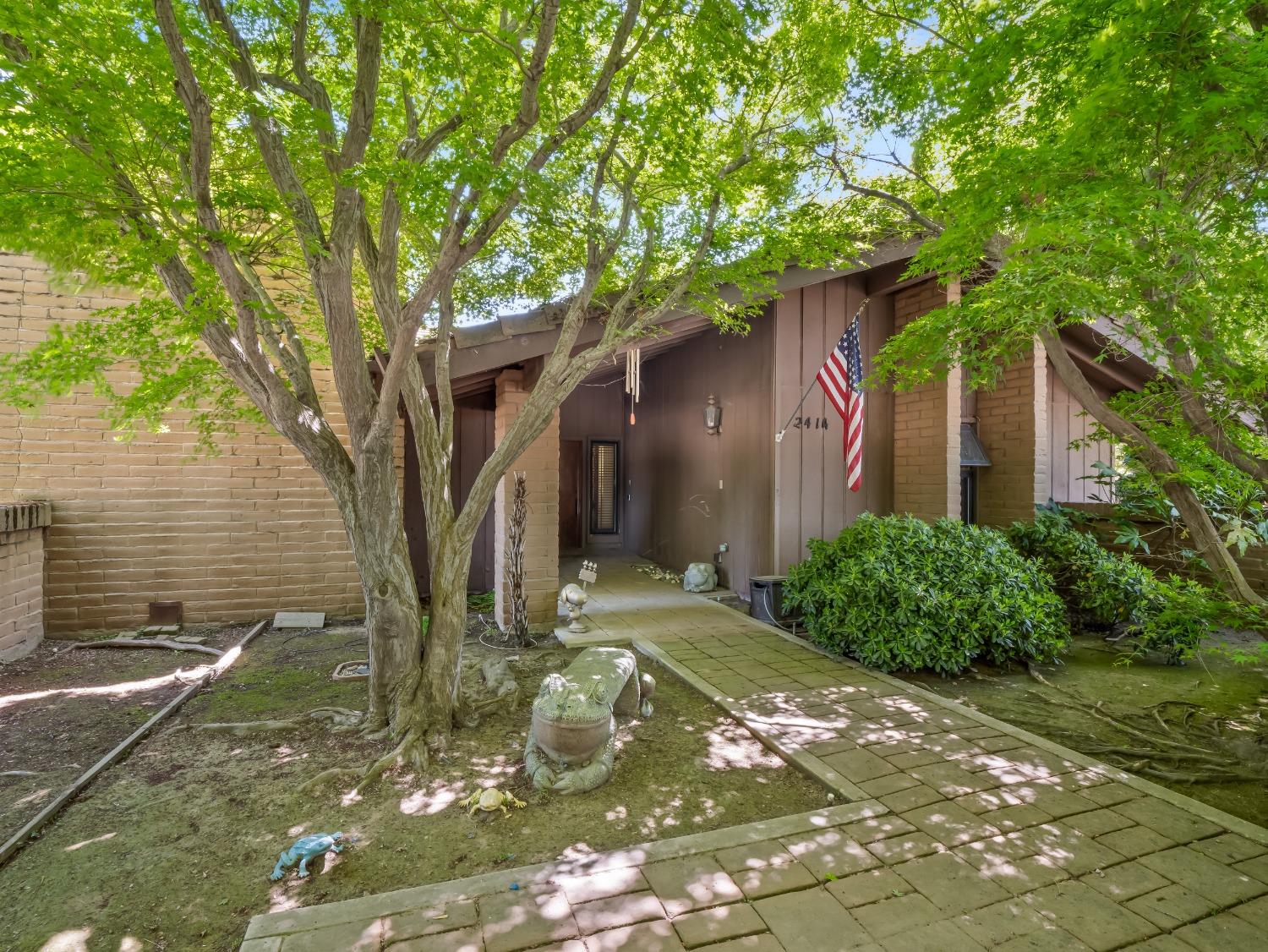 2414 Country Club Lane
