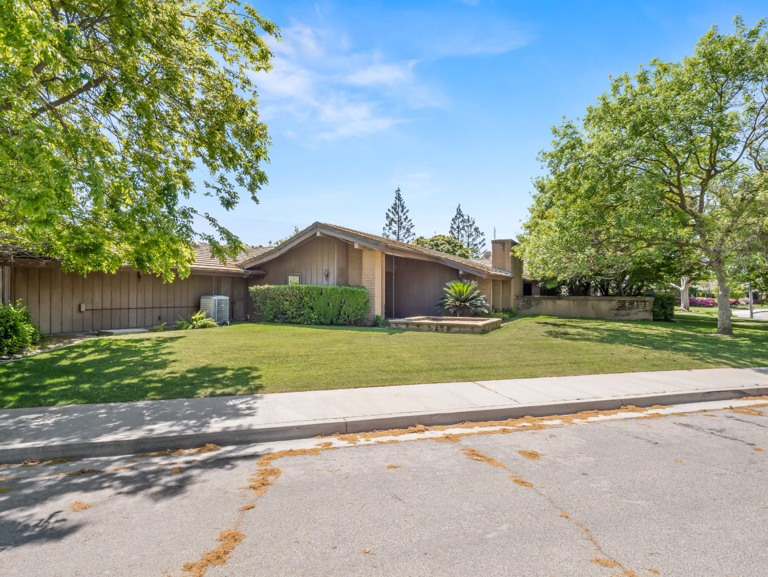2414 Country Club Lane