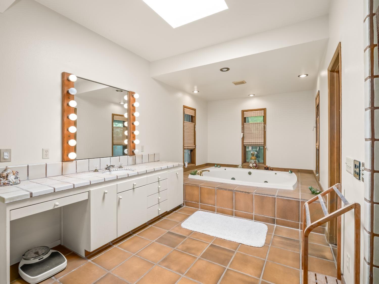 2414 Country Club Lane